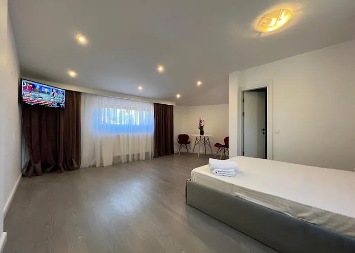 Center By Acme Rent 게스트하우스 3*