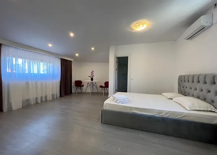 Center By Acme Rent 게스트하우스 부쿠레슈티