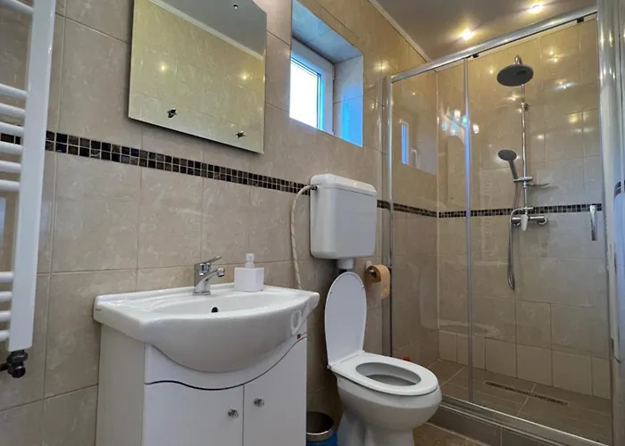 Center By Acme Rent