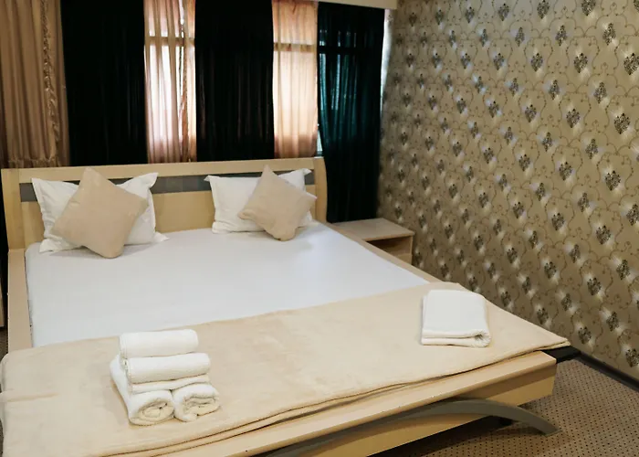 Center By Acme Rent 3* 부쿠레슈티