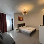 Center By Acme Rent