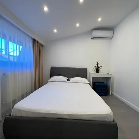 Center By Acme Rent