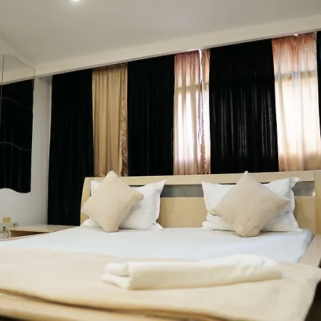 Center By Acme Rent