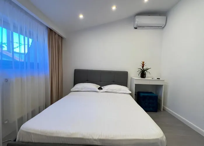 Center By Acme Rent