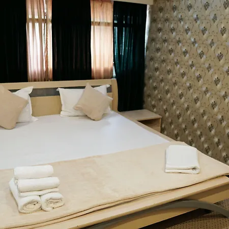 Center By Acme Rent 3* Boekarest
