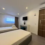 Center By Acme Rent 3* Bucharest